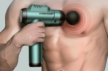 Pistolet de massage percussion en utilisation sur l'épaule
